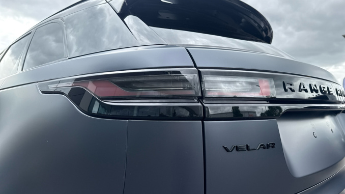 Land Rover Range Rover Velar 3.0 D300 MHEV Belgravia Edition 5dr Auto Diesel Estate - Image 19